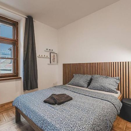 Carolina'S Yoga Apartment Hradec Králové Kültér fotó