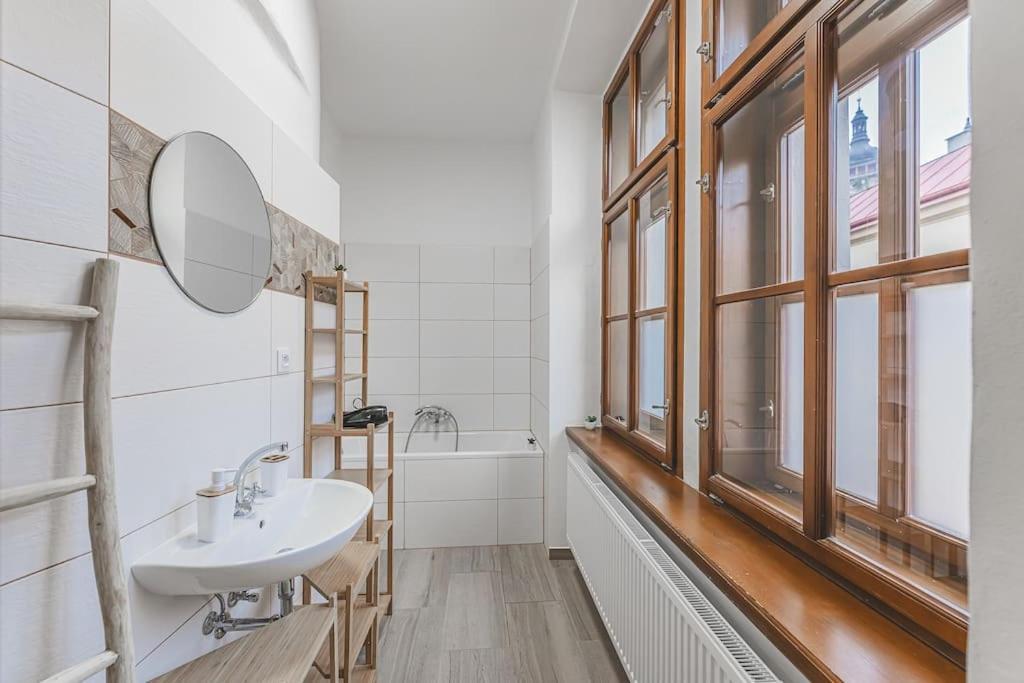 Carolina'S Yoga Apartment Hradec Králové Kültér fotó