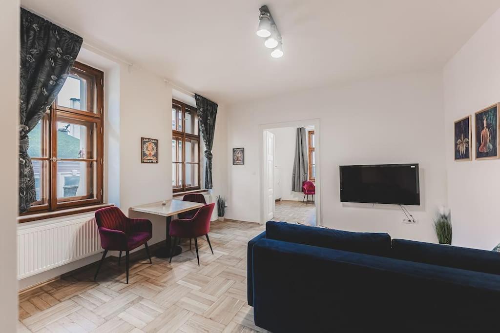 Carolina'S Yoga Apartment Hradec Králové Kültér fotó