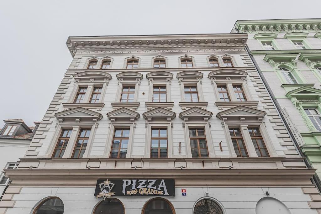 Carolina'S Yoga Apartment Hradec Králové Kültér fotó