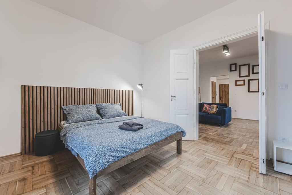 Carolina'S Yoga Apartment Hradec Králové Kültér fotó